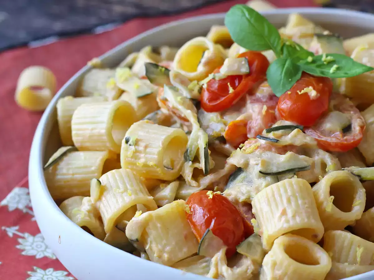 Recette Pâtes crémeuses aux courgettes, tomates cerises, fromage frais et citron