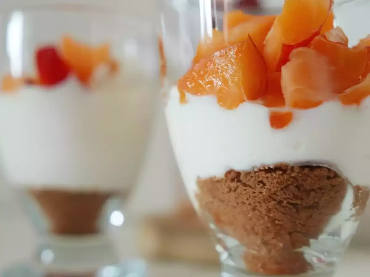 Recette Abricots en verrines blanches sur lit de spéculoos