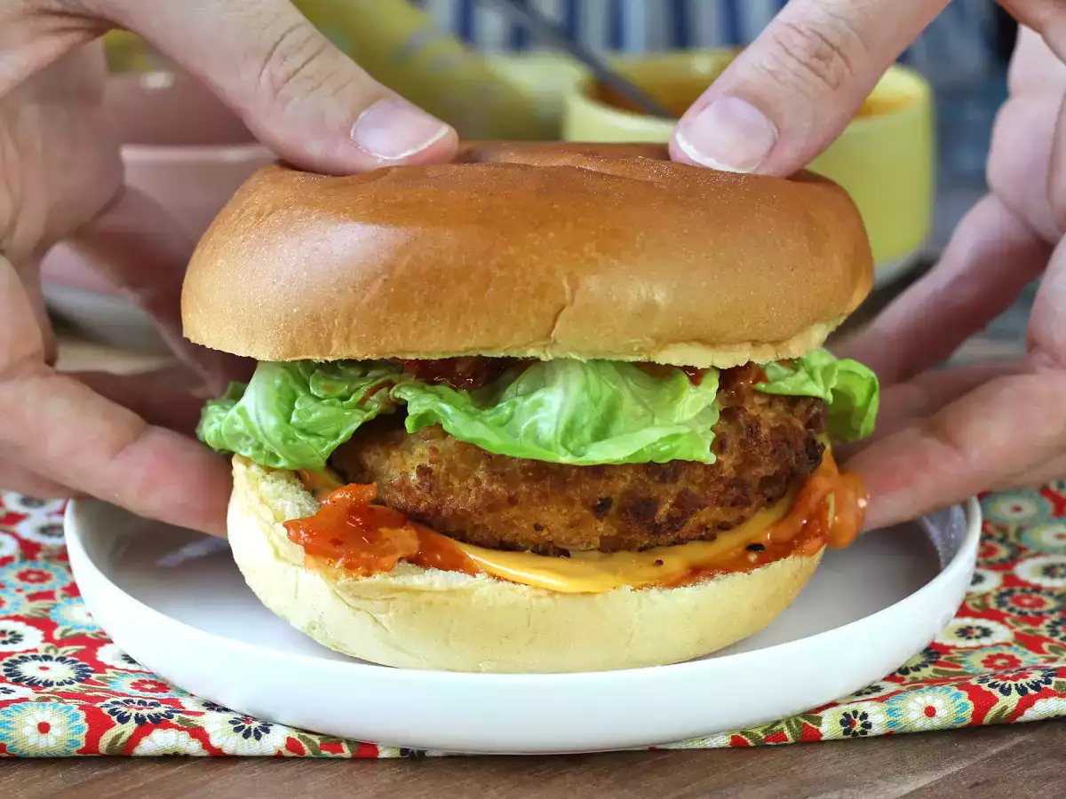 Recette Burger au poulet pané à la coréenne : croustillant, épicé et ultra gourmand