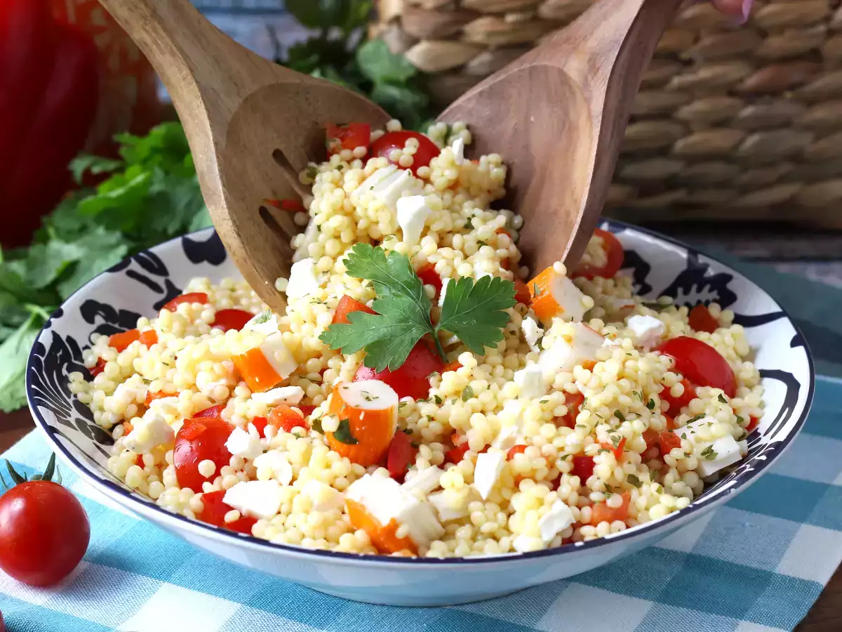 Recette Salade de couscous perlé au surimi : fraîche, facile et parfaite pour l’été