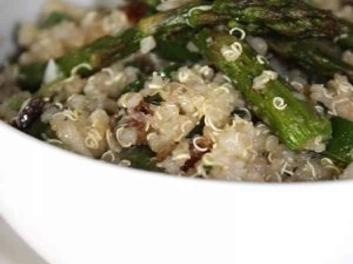 Recette Asperges rôties, oignons nouveaux et quinoa en salade