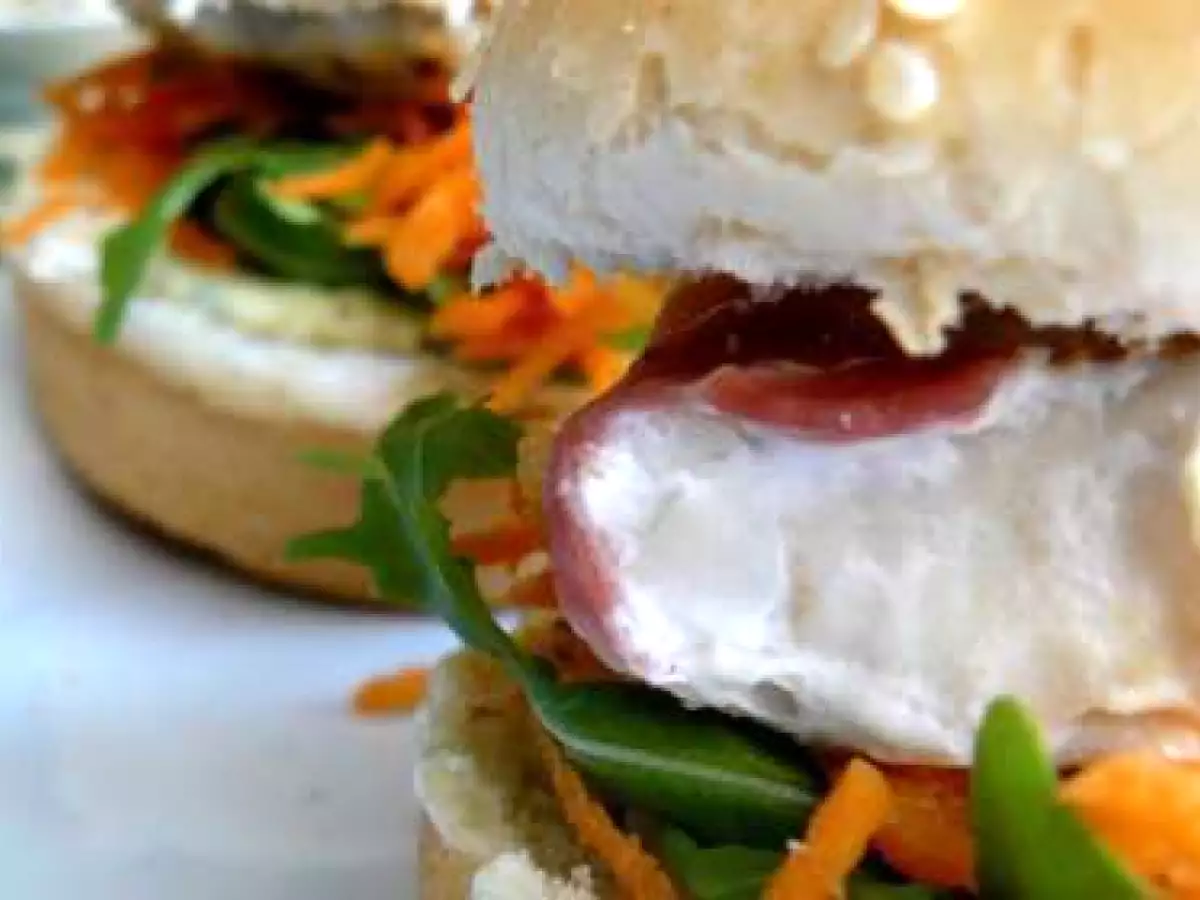 Recette Hamburger de poisson aux carottes râpées et roquette