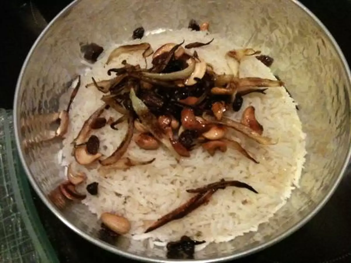 Recette Neyi chore (riz aux raisins secs et aux noix de cajou) (inde)