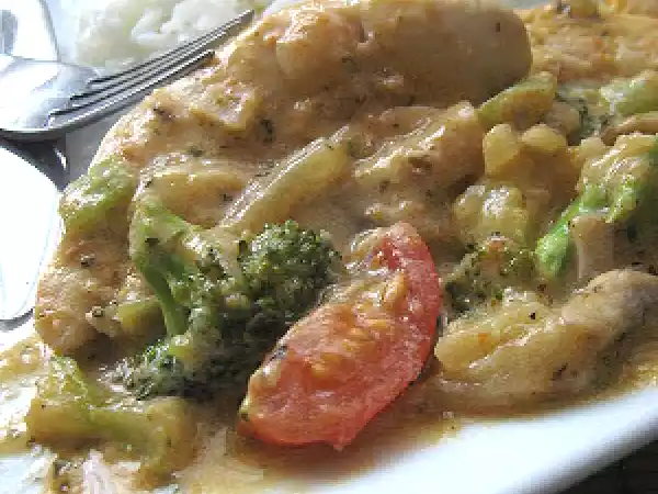 Recette Poulet en sauce béchamel parfumé au pesto de tomates séchées