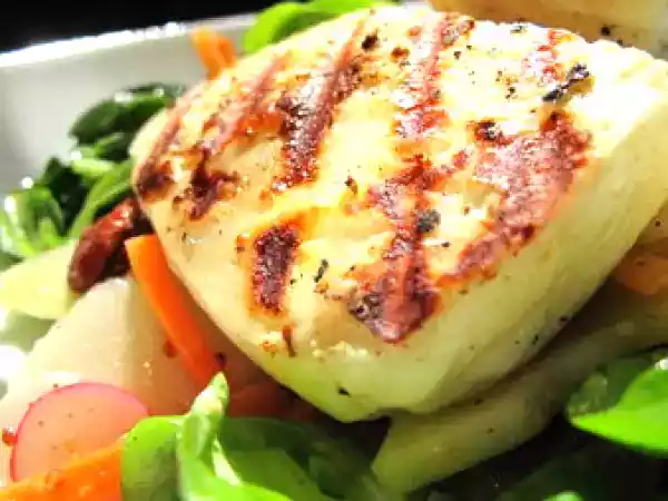 Recette Salade radis pomme et poire au halloumi grillé : merveille d'automne