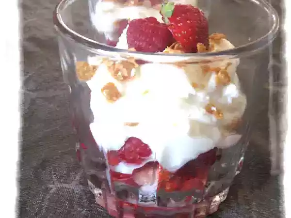 Recette Petites coupes de fruits rouges au fromage blanc