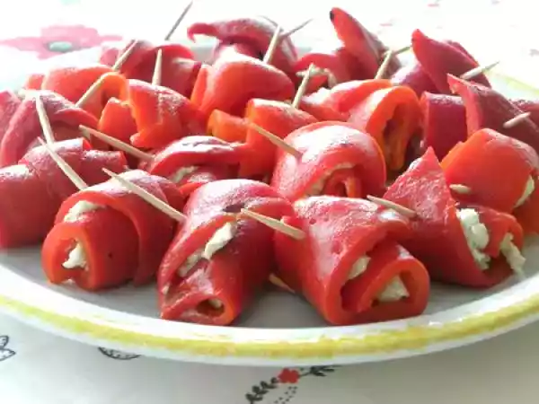 Recette Tapas: roulades de poivrons grillés au boursin