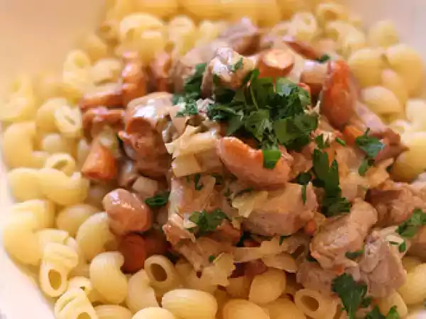 Recette Sauté de veau aux girolles façon stroganoff