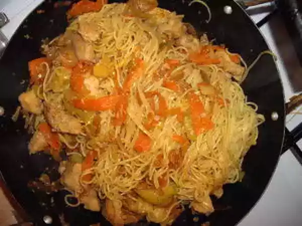 Recette Nouilles chinoise au poulet et légumes