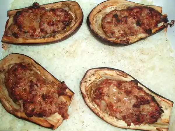 Recette Aubergines farcies à la chair à saucisse