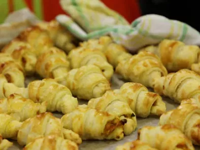 Recette Mini-croissants potimarron, noisettes & fourme d'ambert