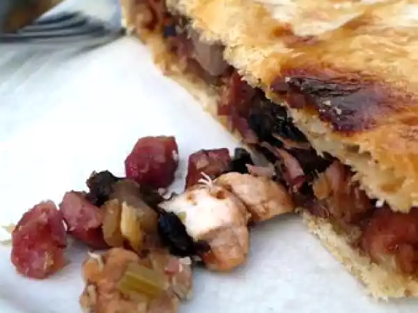 Recette Tourte d'inspiration automnale au poulet, pommes et pruneaux