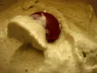 Recette Glace au yaourt pistache, cannelle, griotte - 100% impro