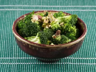 Recette Salade de brocoli cru, parfum boisé