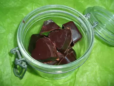 Recette Chocolats noirs fourrés à la pralinoise et gavottes
