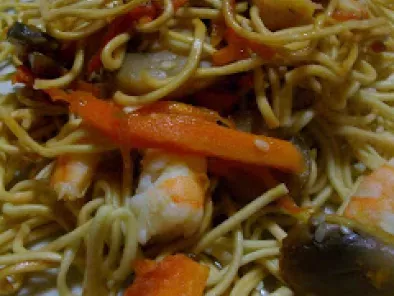 Recette Nouilles chinoises aux crevettes et carottes râpées en sucré-salé