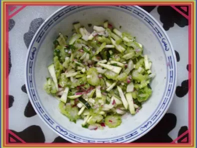 Recette Salade croquante de courgette crue, céleri et oignon rouge