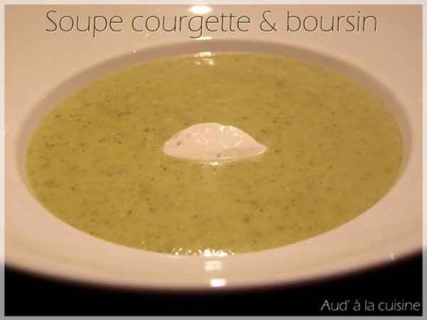 Recette de soupe courgette, ail & fines herbes