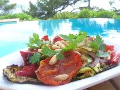 Recette Salade 100% été aux légumes grillés et pignons du jardin