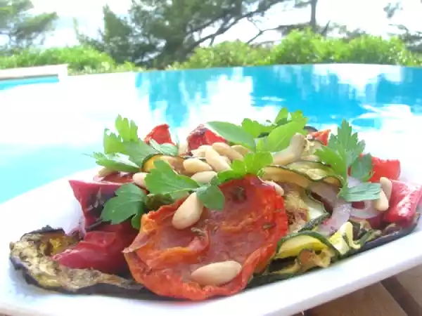 Recette Salade 100% été aux légumes grillés et pignons du jardin