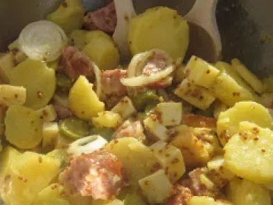 Recette Salade franc, comtoise:pommes de terre, saucisse de montbéliard, comté.