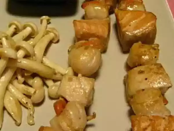 Recette Brochettes de poisson à la plancha, champignons shimeji blancs