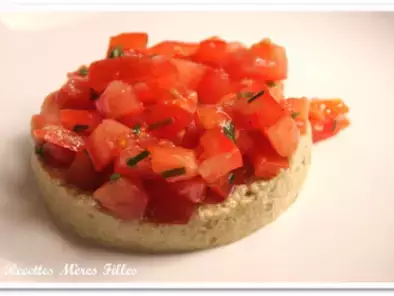 Recette La recette olive : tartare de tomates sur crème d'olives vertes