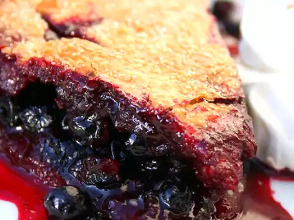 Recette Tourte au cassis acidulé, noisettes craquantes, crème douceur