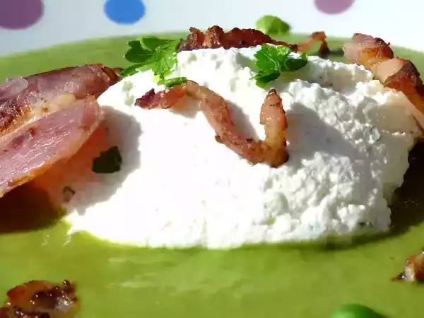 Recette Velouté de petits pois-lard et chantilly persillée au parmesan