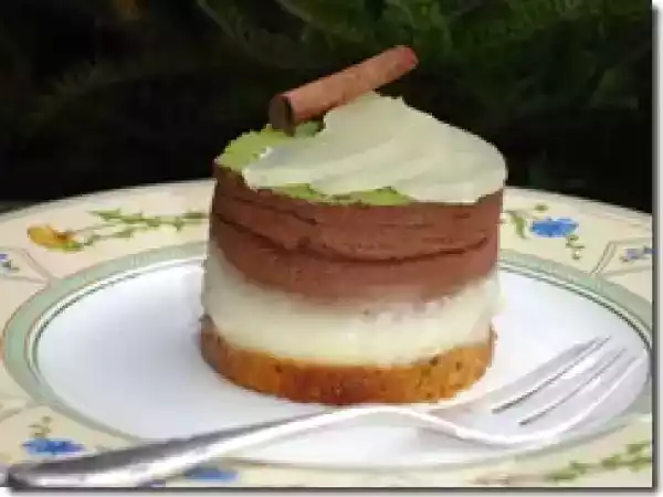 Recette Pain d'epices, compote de poire et mousse chocolat au thé matcha
