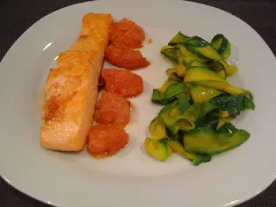 Recette Au menu ce soir: saumon déglacé aux agrumes et tagliatelles de courgette