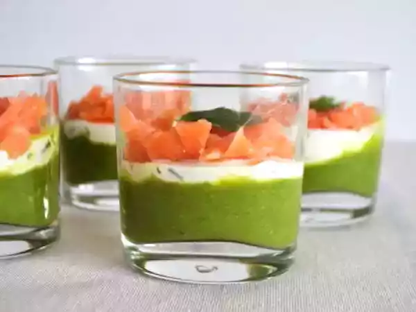 Recette Verrines truite fumée au pois gourmand et fromage frais.