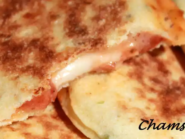 Recette Mini galettes farcies à la tomate et mozarella