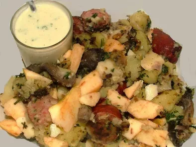 Recette Salade impro : saucisses-patates-champignons-miel-noix, etc.