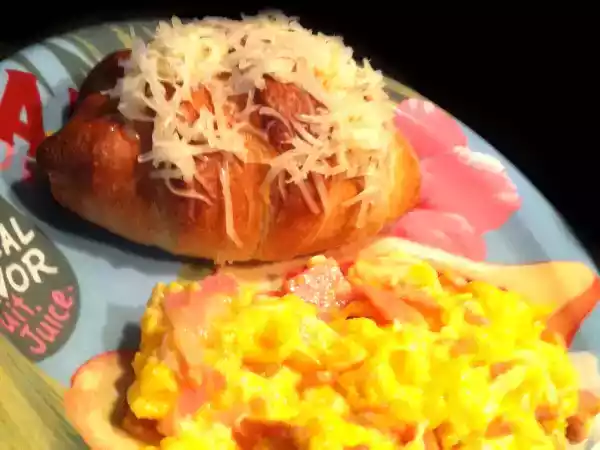 Recette Brunch: croissant jambon fromage et oeufs brouillés !