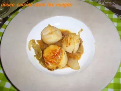 Recette Noix de saint-jacques sur fondue d'oignon de roscoff