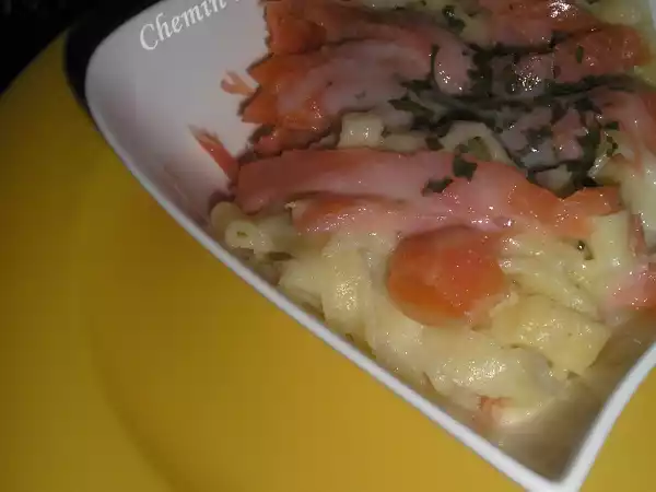 Recette Tagliatelles à l'ail, au saumon fumé et sa sauce au citron