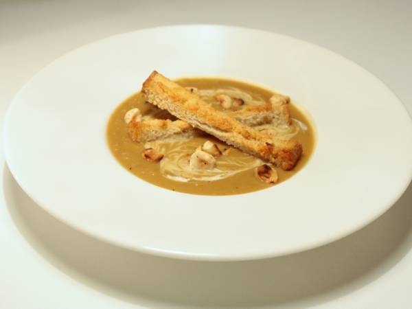 Recette Velouté de courge butternut aux châtaignes, mouillettes au beurre de noisettes