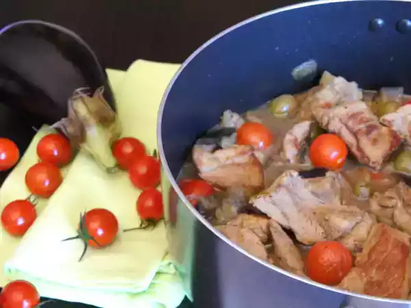 Recette Sauté de veau aux aubergines et aux olives vertes