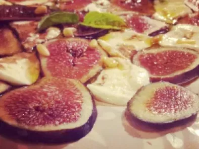 Recette Carpaccio de figues et Mozzarella Di Buffala, pignons et basilic