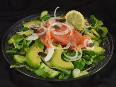 Recette Salade santé - saumon, avocat, graines & co
