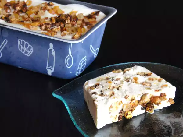 Recette Glace aux fruits secs caramélisés et aux oranges confites