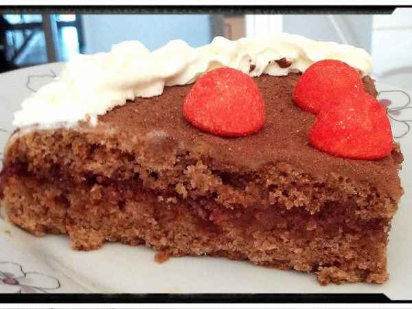 Genoise Au Chocolat Fourree A La Creme Mascarpone Framboisee Recette Ptitchef