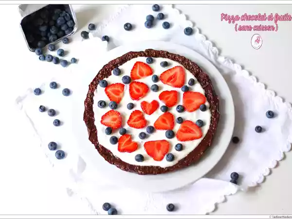 Recette Pizza chocolat et fruits rouges (sans gluten et sans cuisson)