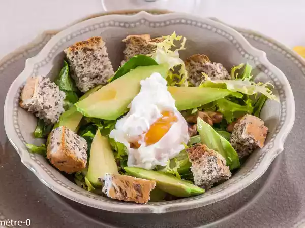 Recette Salade d'avocat aux noix et oeuf poché