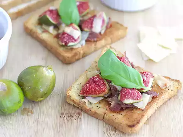 Recette Bruschetta aux figues, parmesan et jambon de parme