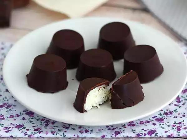 Recette Chocolats fourrés à la noix de coco façon bounty