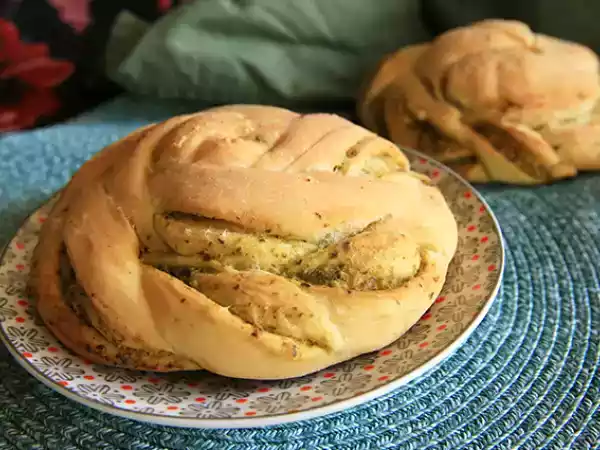 Recette Petits pains tressés au pesto vert