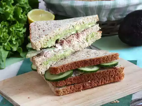 Recette Club sandwich au thon et à l'avocat