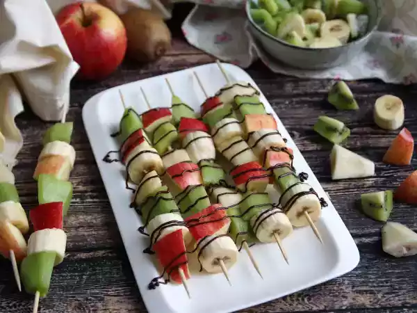 Recette Brochettes de fruits au chocolat pour une fin de repas extra fraîche!